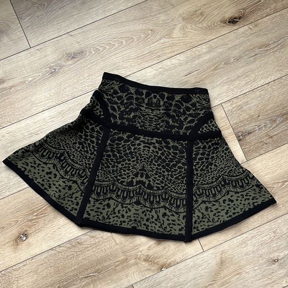 DVF Flote A-Line Mini Skirt Mixed Print Green Black Ribbed Stretch Knit - Picture 9 of 12